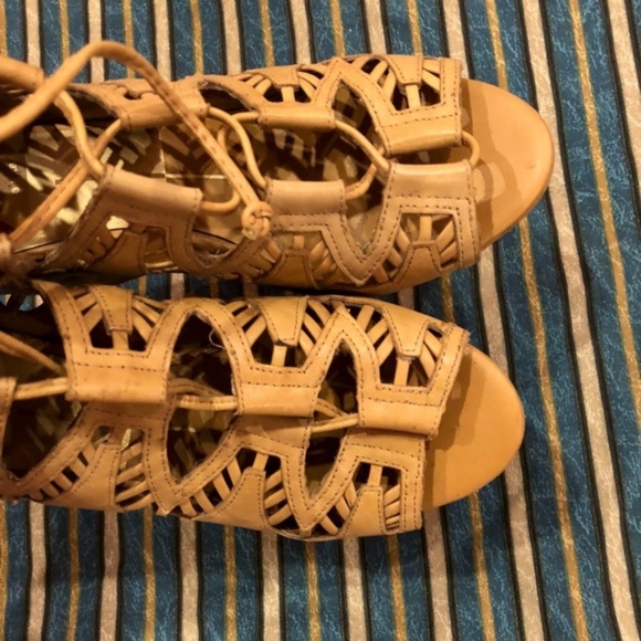 Knock-Out Dolce Vita Leather Wedge Lace-Up Shoes - Picture 6 of 7